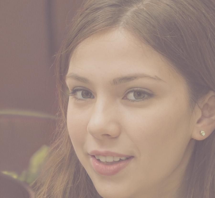 Retrato profesional de experta en finanzas